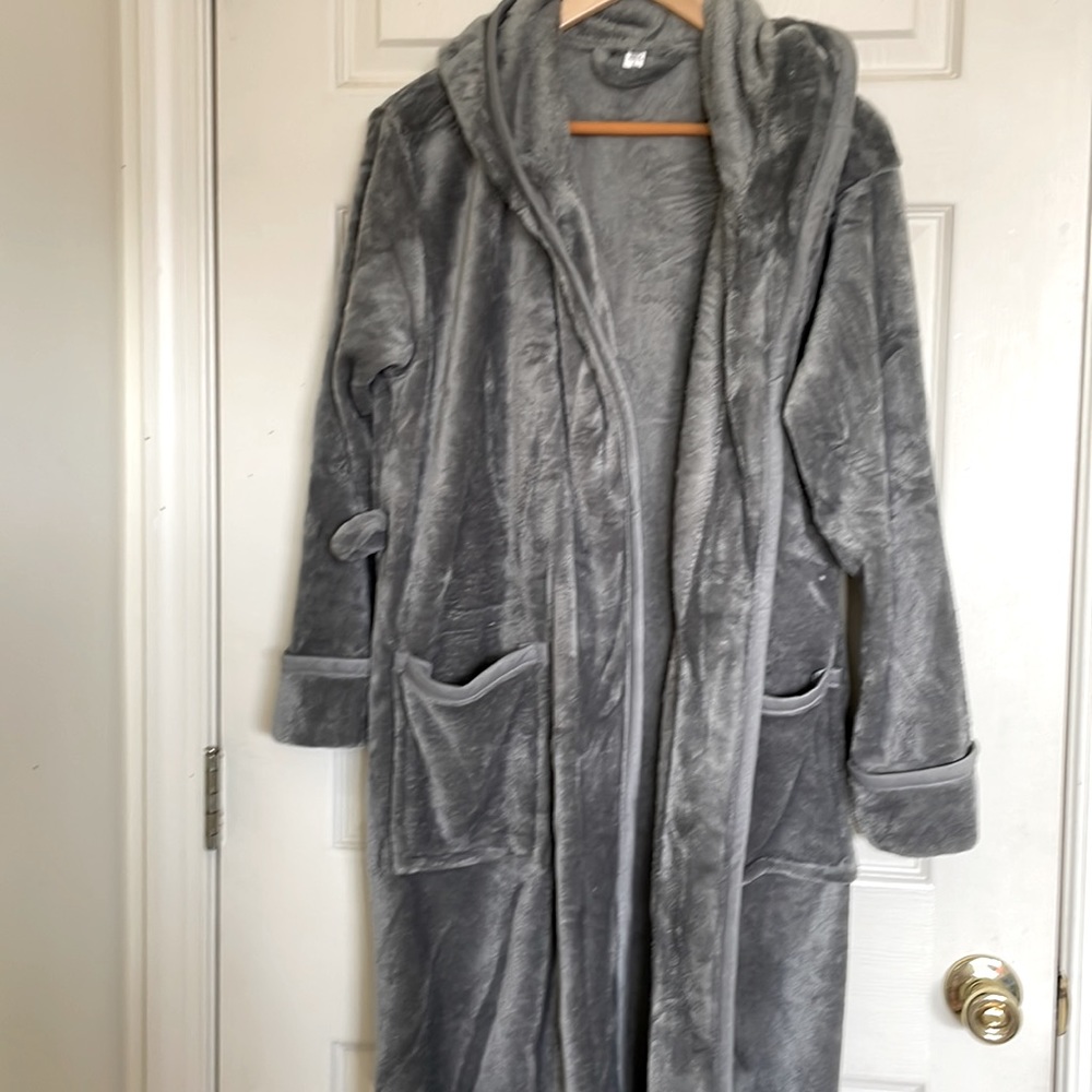 Women’s Grey Fleece Robe Size Large - Picture 3 of 7